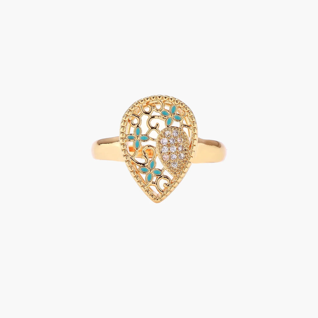 Hand-crafted filigree blooms in 18K gold Ring